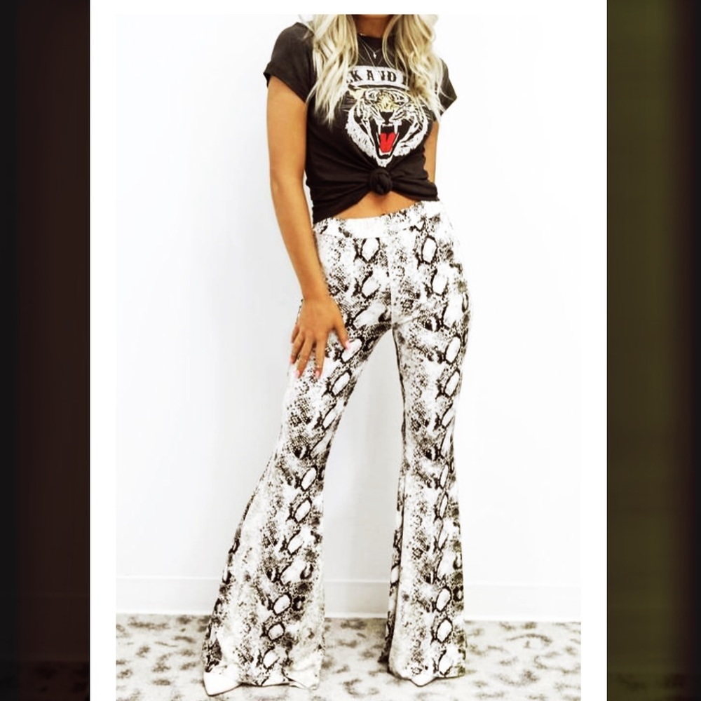 "THE TAWNY KITAEN" Bell
Bottom Flare Pants